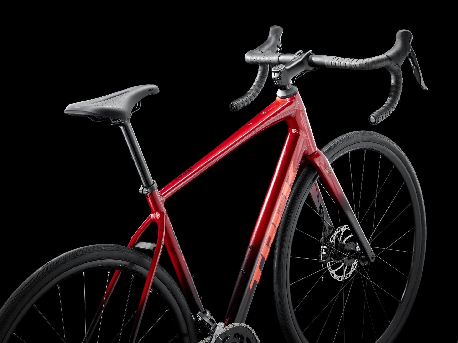 Trek Domane AL 2 Crimson to Dark Carmine Fade 2025