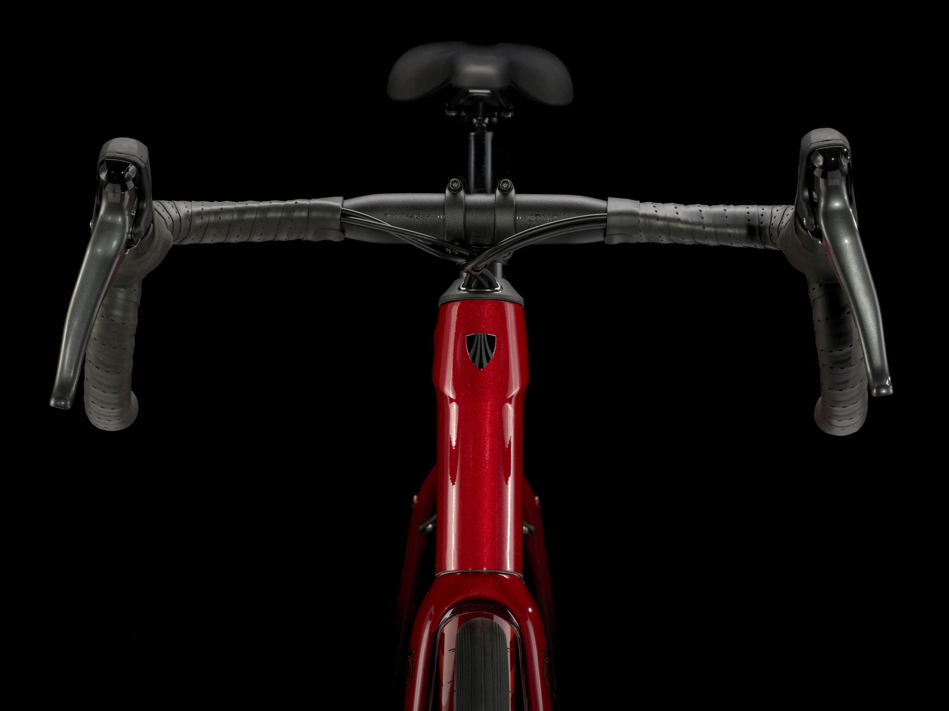 Trek Domane AL 2 Crimson to Dark Carmine Fade 2025