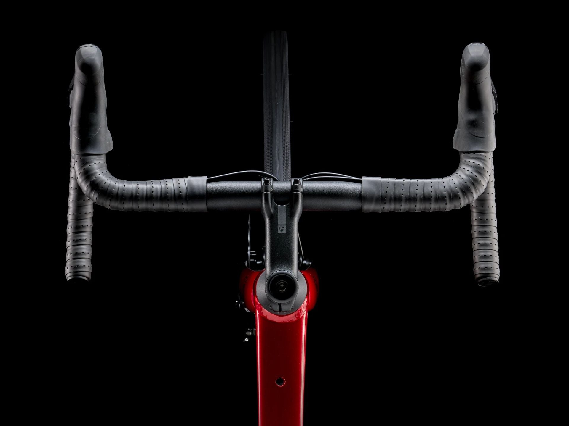 Trek Domane AL 2 Crimson to Dark Carmine Fade 2025