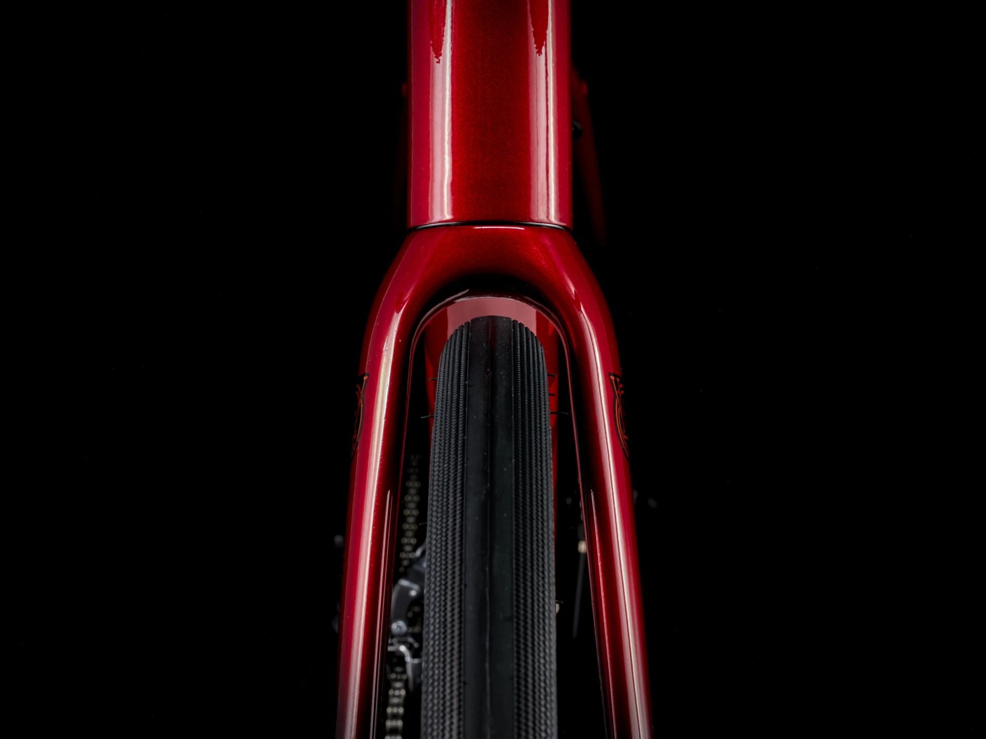 Trek Domane AL 2 Crimson to Dark Carmine Fade 2025