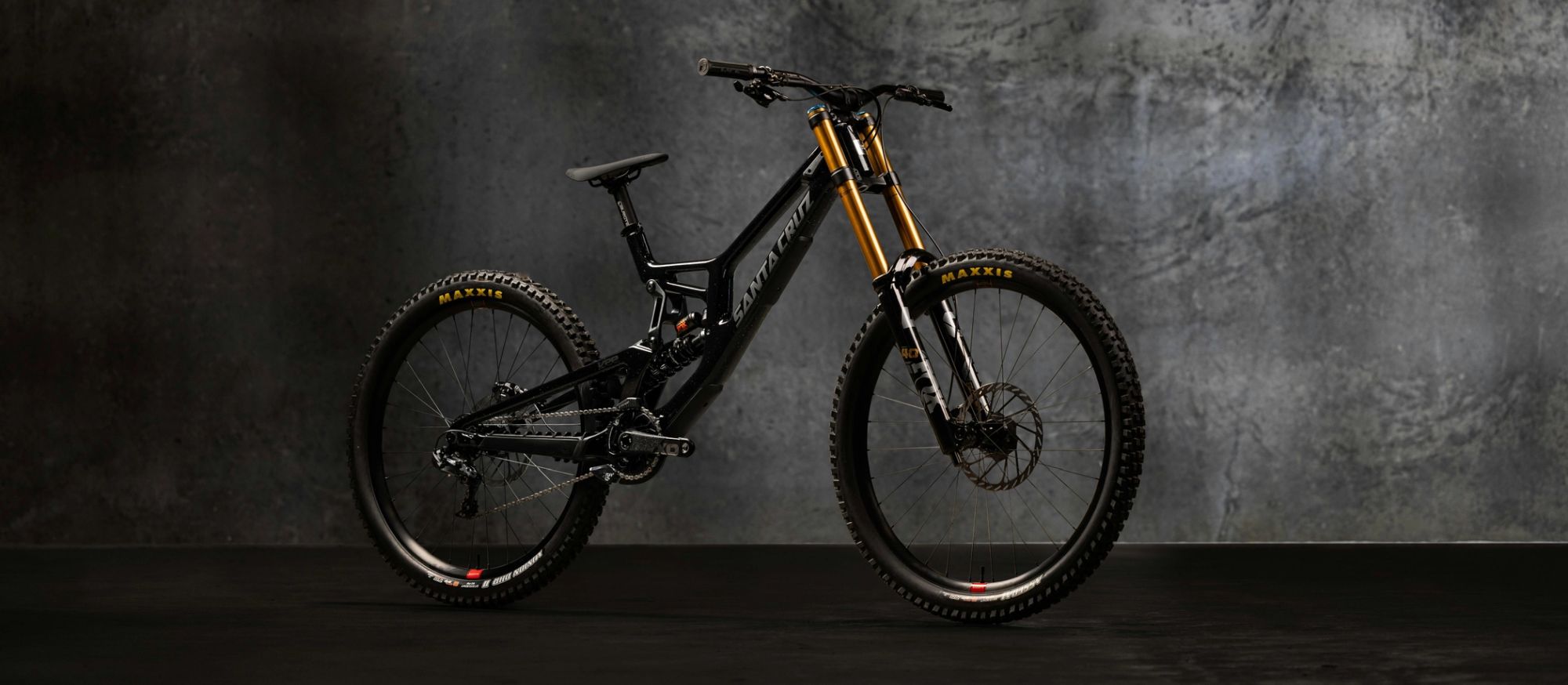 Santa Cruz V10 8 CC X01 MX Gloss Black Sparkle 2025