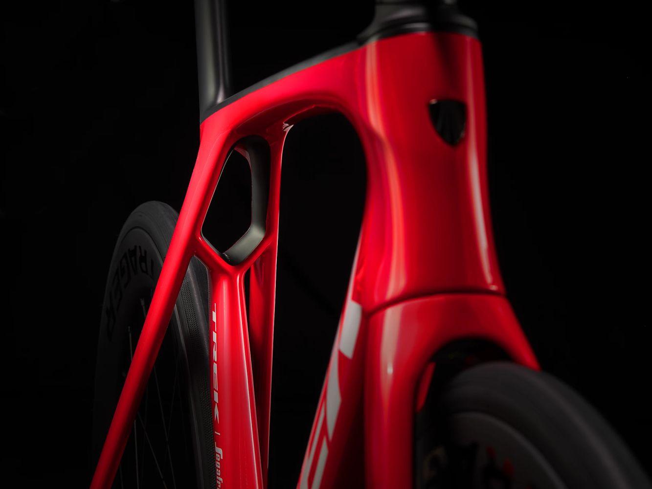 Trek Madone SLR 6 eTap Gen 7 Viper Red - Liquid-Life